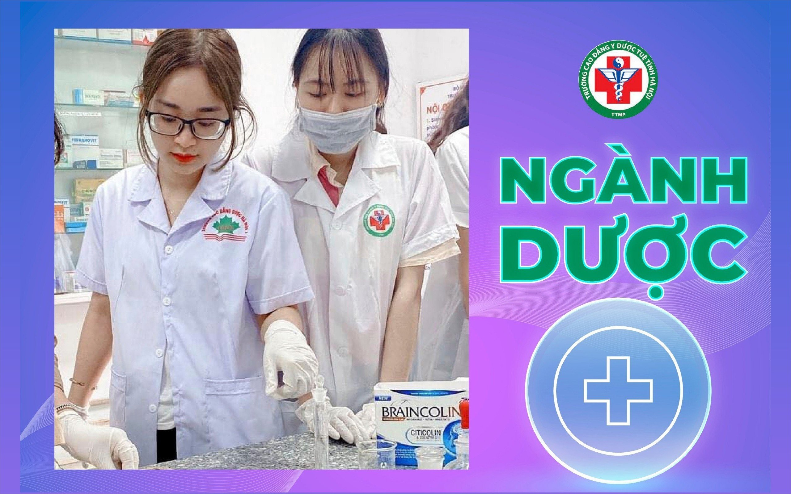 Giờ thực hành của sinh viên ngành dược